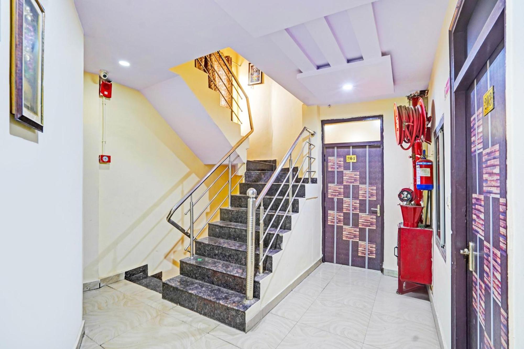 Super Hotel O Charbagh Formerly Khalsa Inn Лакхнау Экстерьер фото