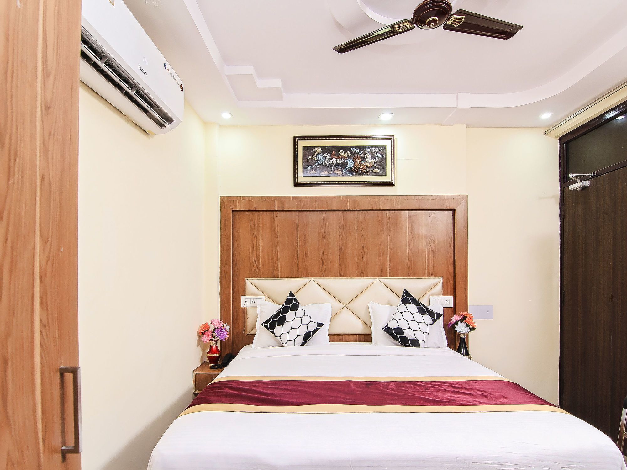 Super Hotel O Charbagh Formerly Khalsa Inn Лакхнау Экстерьер фото